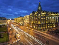 Perspective Nevsky de nuit