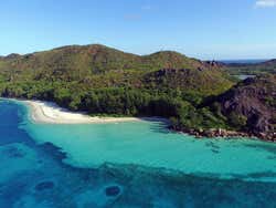 La Digue a vista de drone