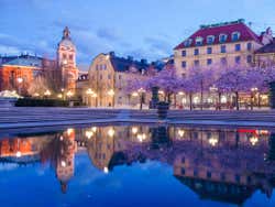 Jardines Kungstradgarden de noche