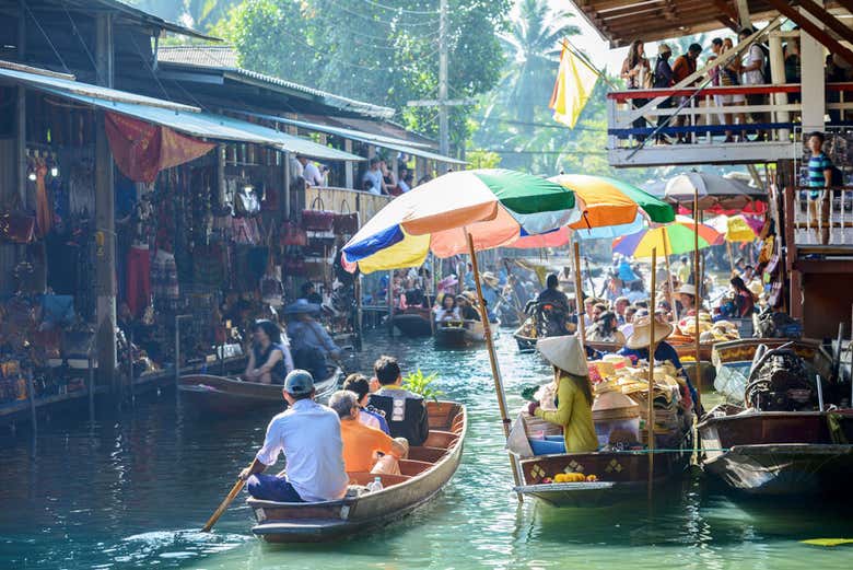 De compras por el mercado flotante de Damnoen Saduak