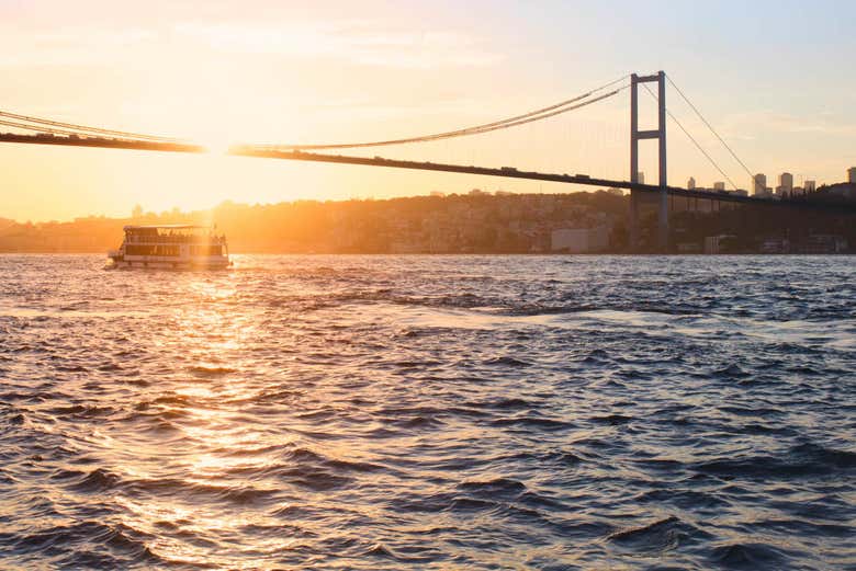 Croisière Sur Le Bosphore Au Coucher Du Soleil