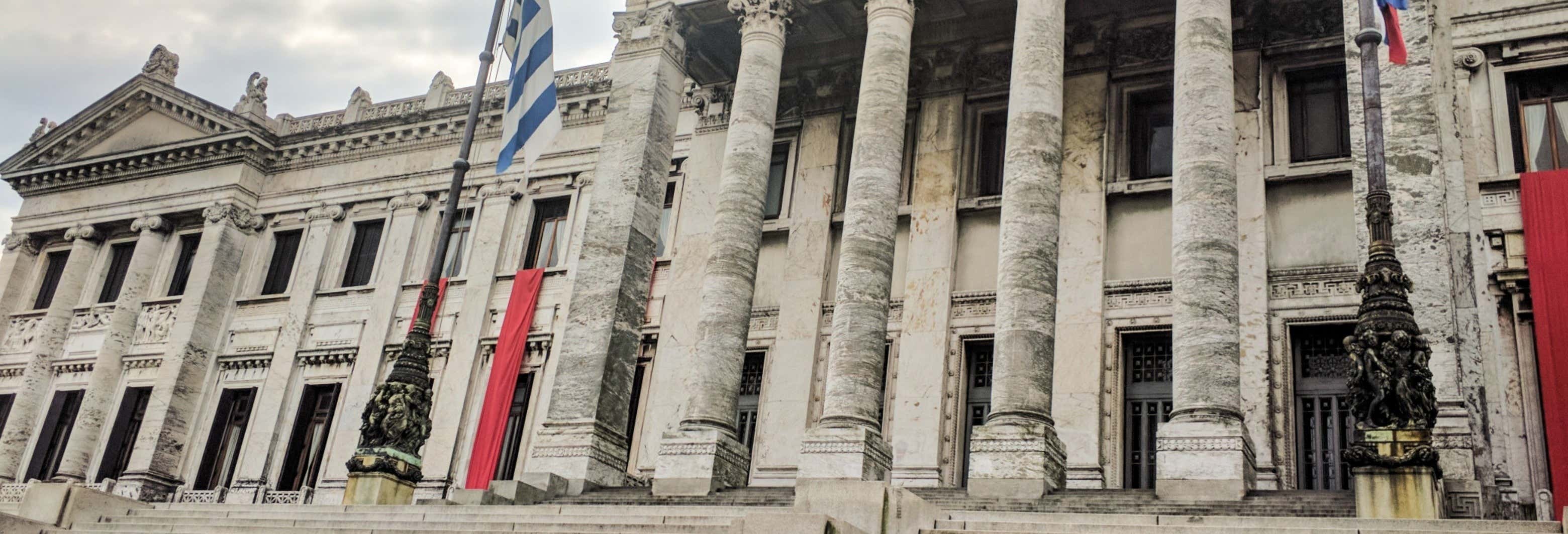 Tour por el Palacio Legislativo y el Mercado Agrícola